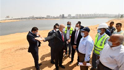  وزير الإسكان يتفقد تنفيذ مشروع تطوير 