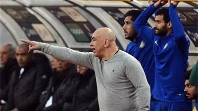 نجم الأهلي السابق يصدم 