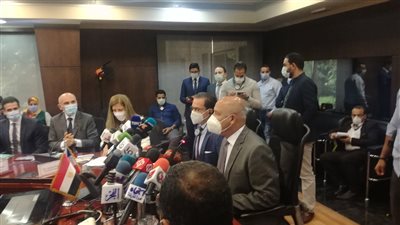 وزير النقل: مصر ينقصها خبرة إدارة مشروعات المترو (صور)