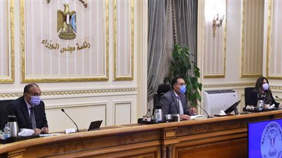 الحكومة تستعرض الخطة المتكاملة لإنشاء محطة قطارات 