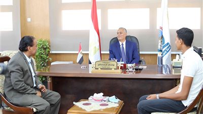 رئيس جامعة جنوب الوادي يستقبل الأول على الجمهورية بشهادة التعليم الفني بقنا