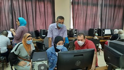 إقبال كثيف لليوم الثاني على معامل التنسيق الإلكتروني بجامعة عين شمس