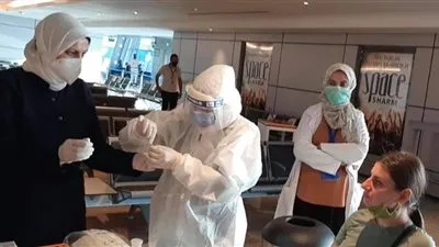 بالصور.. مطار الغردقة الدولي يجري تحاليل pcr للسياح القادمين من الخارج
