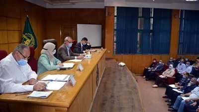 محافظ القليوبية يعقد اجتماعًا مع لجان تقنين وضع اليد والتصالح 