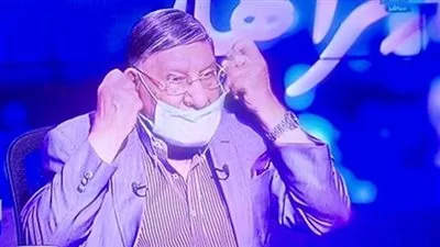  شاهد.. مفيد فوزي مرتديا الكمامة على الهواء: 