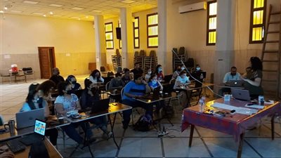 بطريرك الكاثوليك يتفقد الدورات التدريبية بكاتدرائية القيامة