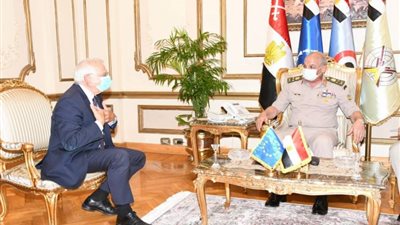 وزير الدفاع يلتقى نائب رئيس المفوضية الأوروبية