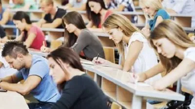 ولي أمر: امتحان الدبلومة الأمريكية تم تسريبه 7 مرات حتى الآن 