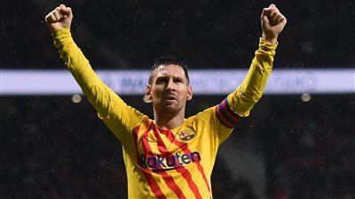 تعليق مثير من والد ميسي عن بقاء البرغوث مع برشلونة