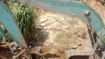 رئيس مدينة ملوي يوجه بسرعة إنهاء تطهير مخرات السيول