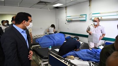 نائب محافظ قنا يزرو مصابي حادث رحلات دير مارجرجس بالمحروسة 