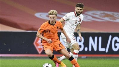 دي يونج أول السعداء ببقاء ميسي في برشلونة