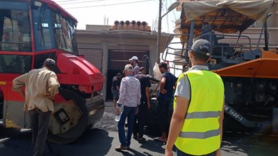 استمرار أعمال الرصف بشوارع المدن والقرى بكفر الشيخ (صور)