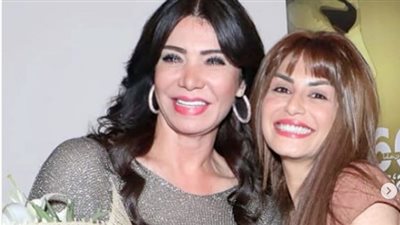 بعد حضورها مسرحية 