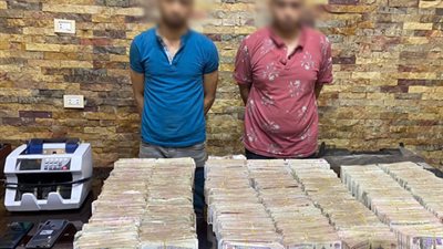 ضبط أكثر من 2 مليون جنيه بحوزة شخصين حصيلة الاتجار بالمخدرات  بالجيزة