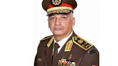 وزير الدفاع يلتقى مقاتلى الجيش الثانى الميدانى وينقل لهم تحيات 