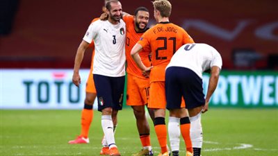 الشكوك تحوم حول استمرار مدرب هولندا بعد السقوط أمام إيطاليا