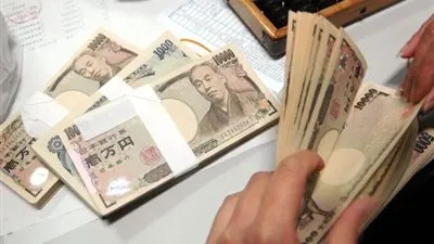 ارتفاع الين الياباني بسبب تنامي المخاوف في الأسواق المالية