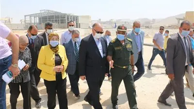 محافظ القاهرة يتفقد منطقة شق الثعبان ومصنع تدوير المخلفات