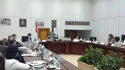 وزير السياحة يجتمع مع أعضاء لجنة الترويج والمعارض الخارجية