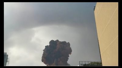 أول تعليق من مدير عام مرفأ بيروت على الحريق الهائل بالسوق الحرة