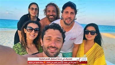 كريم محمود عبدالعزيز برفقة دنيا سمير غانم وهشام ماجد عبر 