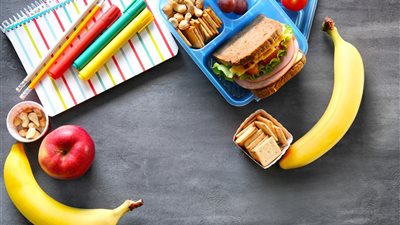 نصائح للأمهات.. الأغذية المناسبة للأطفال قبل الذهاب للمدرسة (فيديو)