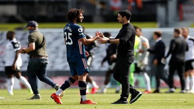 محمد النني يقدم أوراق اعتماده في 