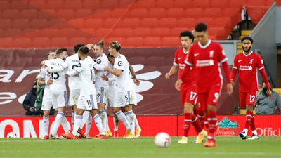 شاهد - ليدز يونايتد يسجل الهدف الثالث أمام ليفربول