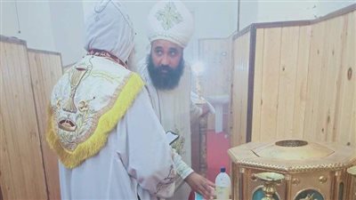 الأنبا مكاريوس يترأس قداس الأحد من كنيسة القديس أبافيس بأبو قرقاص