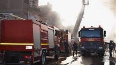 المعمل الجنائي يعاين حريق شقتين بالشروق 