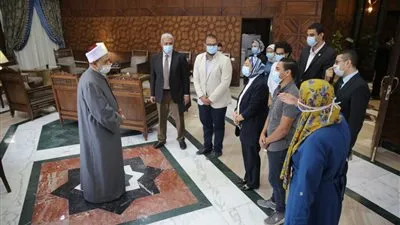 الطيب يلتقي فريق 