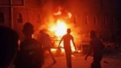 المعاينة تكشف سبب حريق أعلى عقار مواجه لكلية التجارة في بين السرايات