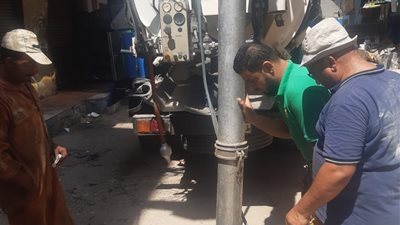 استعدادا للشتاء.. أعمال مكثفة لتطهير شبكات الصرف الصحي في محافظات القناة
