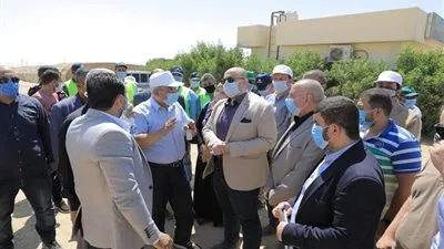 محافظ بني سويف يتابع مشروع الحل الدائم لمشكلة الصرف ببياض العرب