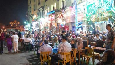 الحكومة تنفي غلق المقاهي والكافيهات.. وتؤكد: 