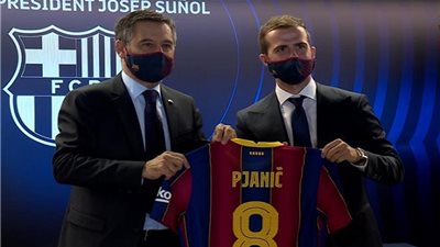 بيانيتش يوقع عقود برشلونة رسميا