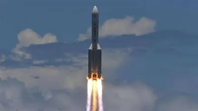 الصين تطلق تسعة أقمار اصطناعية للفضاء من البحر