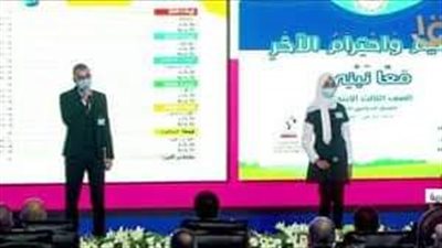 والدة الطالبة 