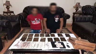 ضبط 15 طربة حشيش بحوزة شخصين بالسويس