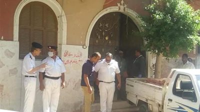 الوحدة المحلية بالمنيا توقف حالة بناء مخالف (صور)