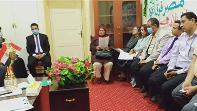 بيت العائلة المصرية بالإسماعيلية يكرم الأنبا مكاريوس توفيق