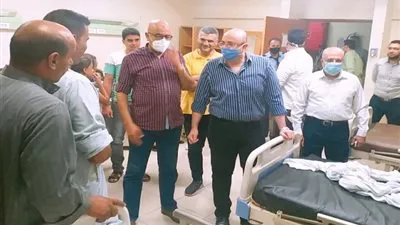 محافظ بني سويف يطمئن على 20 مصابًا بإشتباه تسمم غذائي (صور)