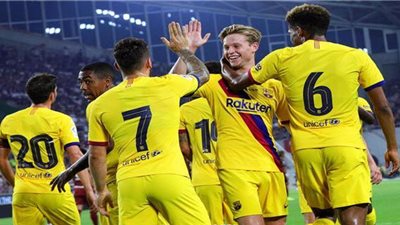 كومان يفتح النار على نجم برشلونة 