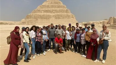 مركز زاهي حواس للمصريات ينظم زيارة إلى منطقة آثار سقارة 