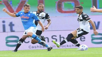 نابولي يفتتح مبارياته في الكالتشيو بثنائية في مرمى بارما