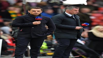 نيفيل يفتح النار على ثنائي اليونايتد