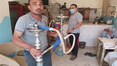 مقهى تتجاهل كورونا وتقدم 