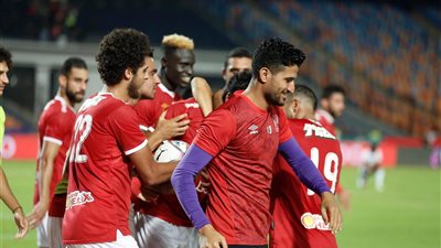 قُضي الأمر.. نجم الأهلي يرحل عن الفريق في الميركاتو