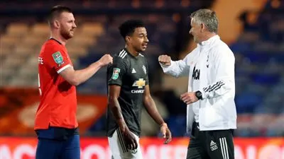 شاهد أهداف مباراة لوتن تاون ومانشستر يونايتد في كأس رابطة المحترفين الإنجليزية